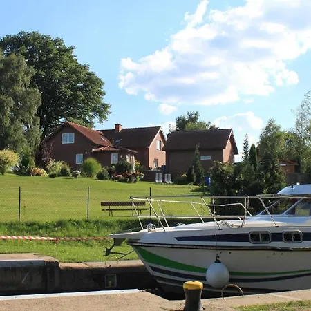 An Einer Schleuse Gelegene Mit Grundstueck Direkt Am Wasser Apartment *