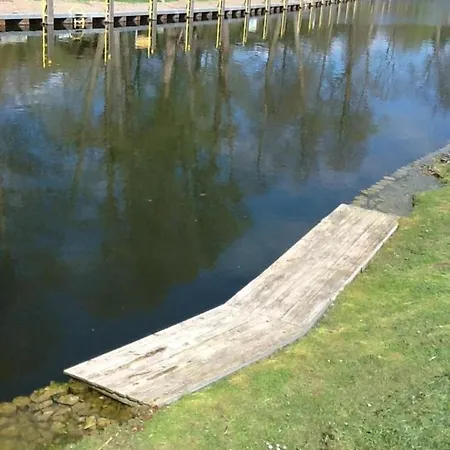 An Einer Schleuse Gelegene Mit Grundstueck Direkt Am Wasser